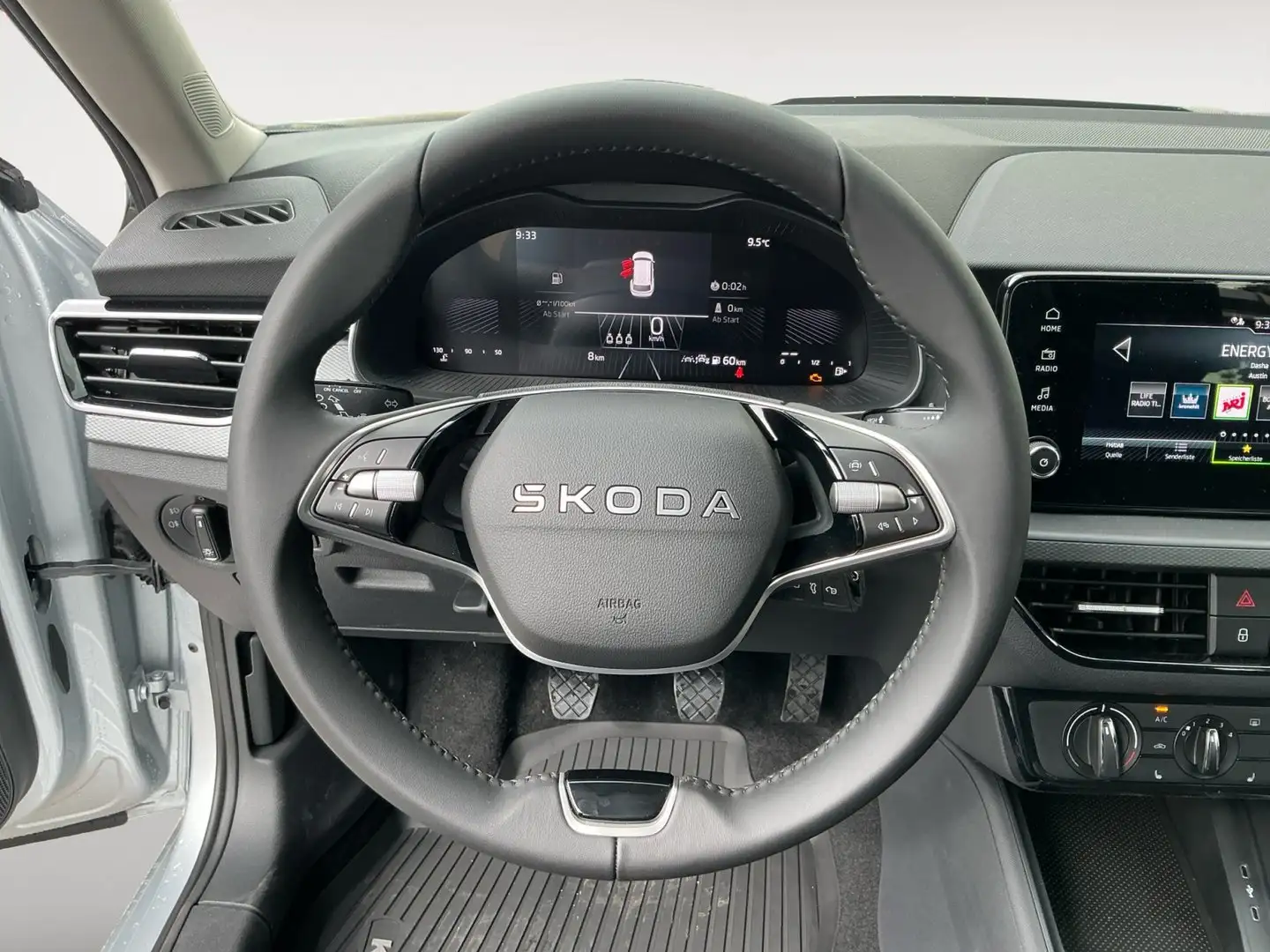 Vehicle image, number 15