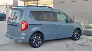 Vehicle image thumbnail, number 4