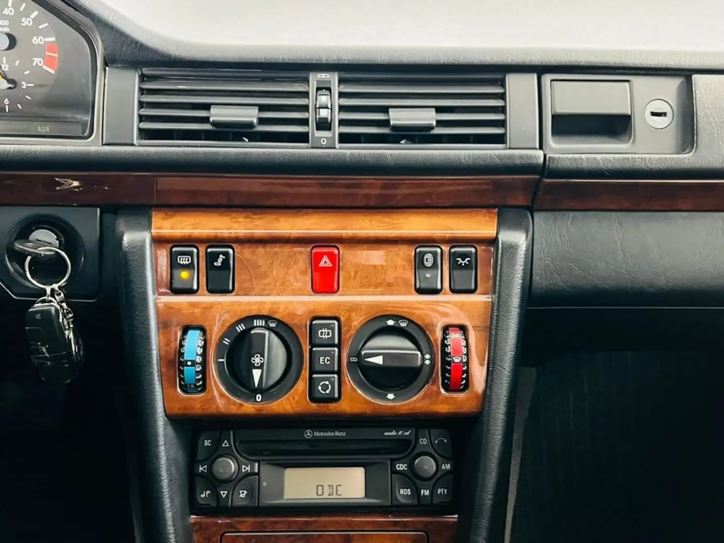 Vehicle image, number 9