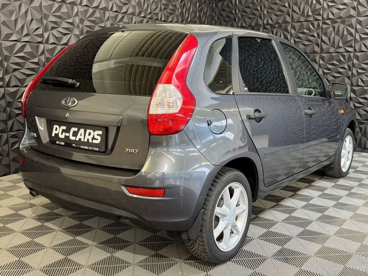 Vehicle image, number 6