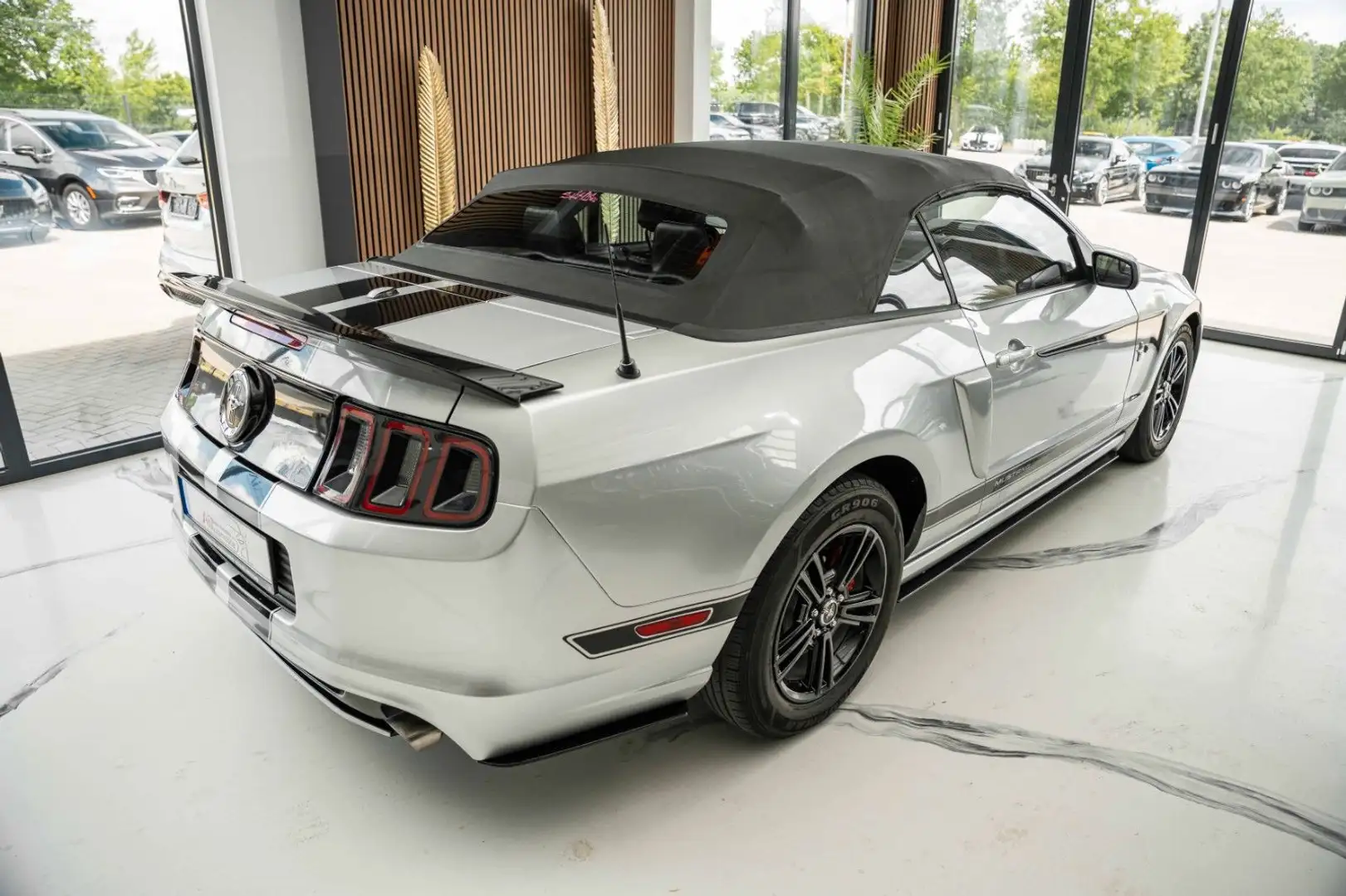 Vehicle image, number 9