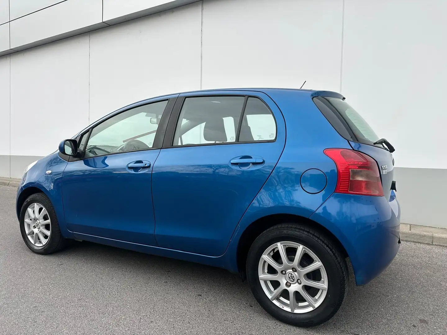 Vehicle image, number 6