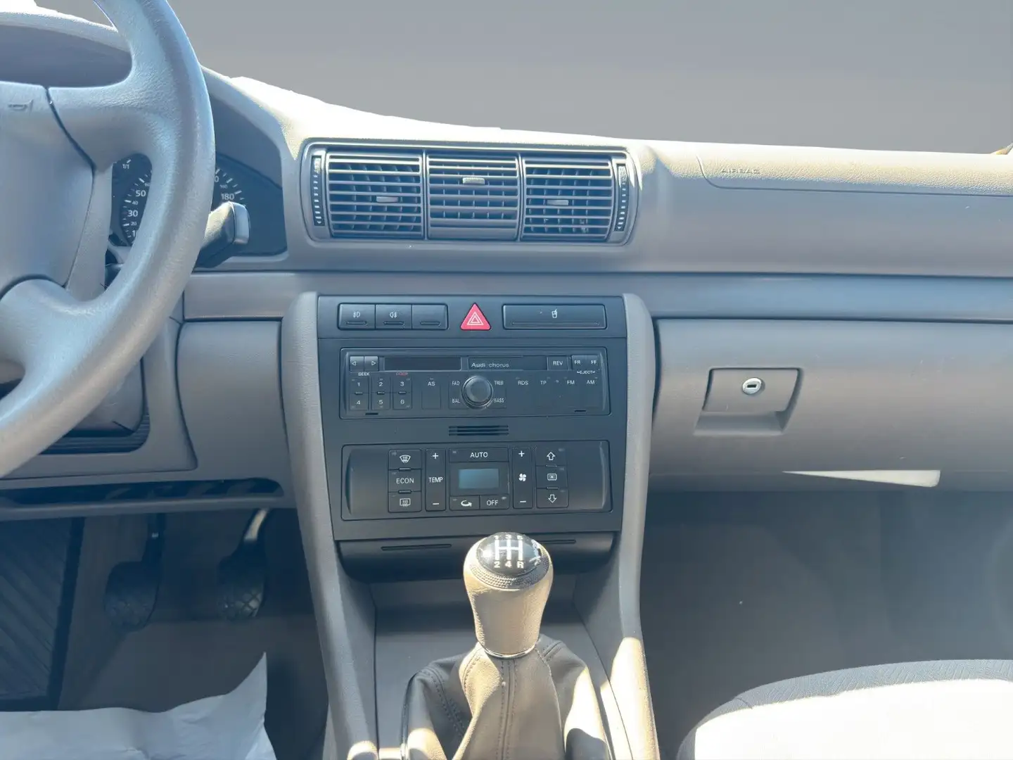 Vehicle image, number 12