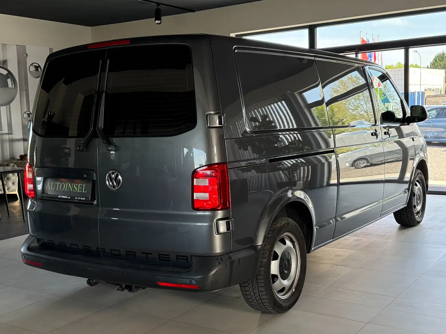 Vehicle image, number 4