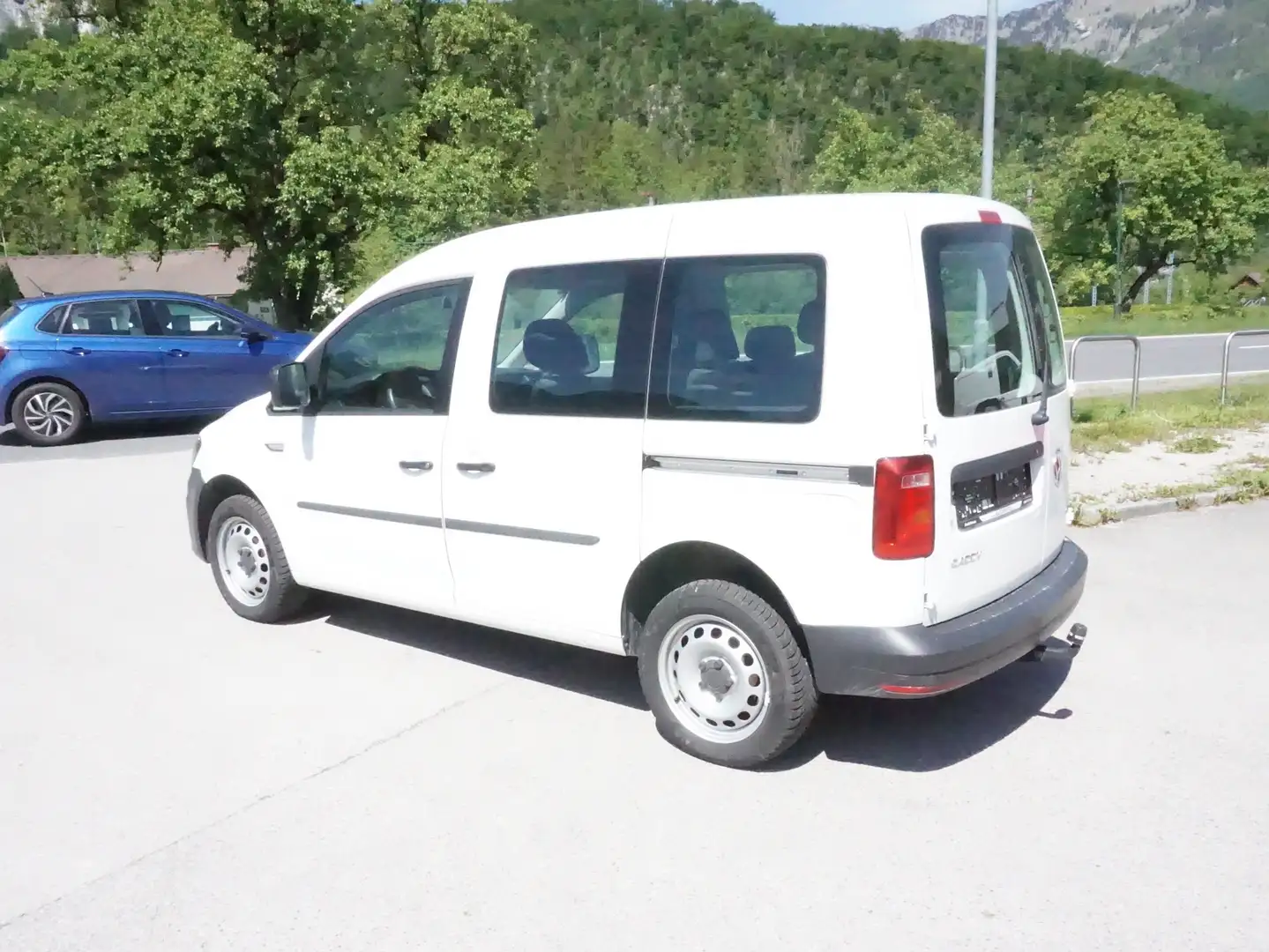 Vehicle image, number 5
