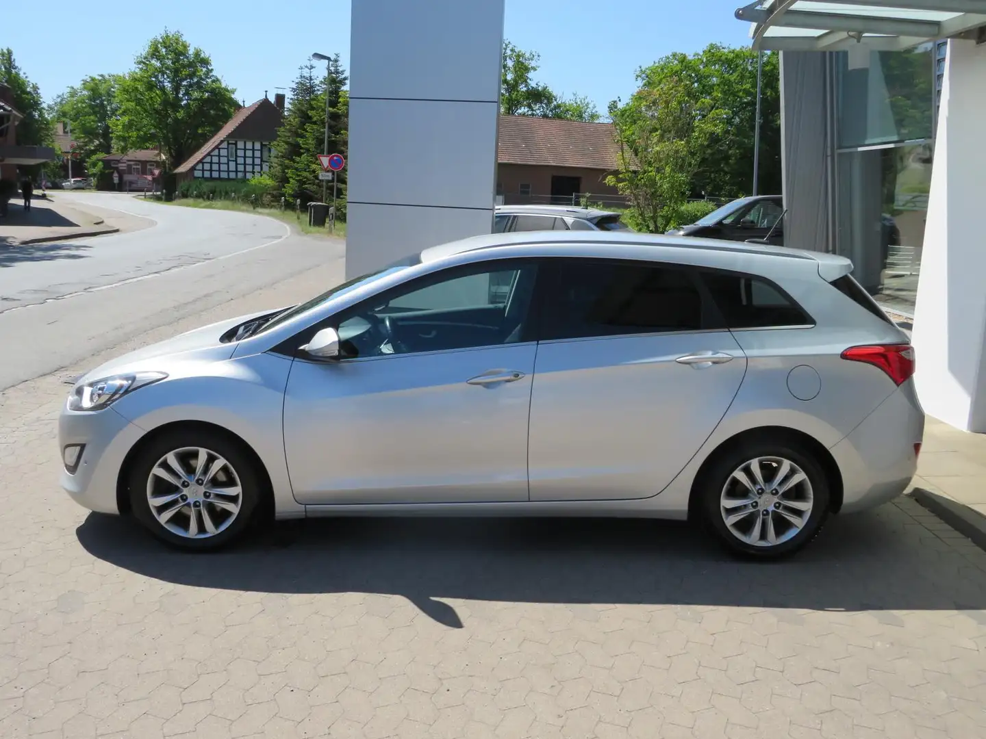 Vehicle image, number 9