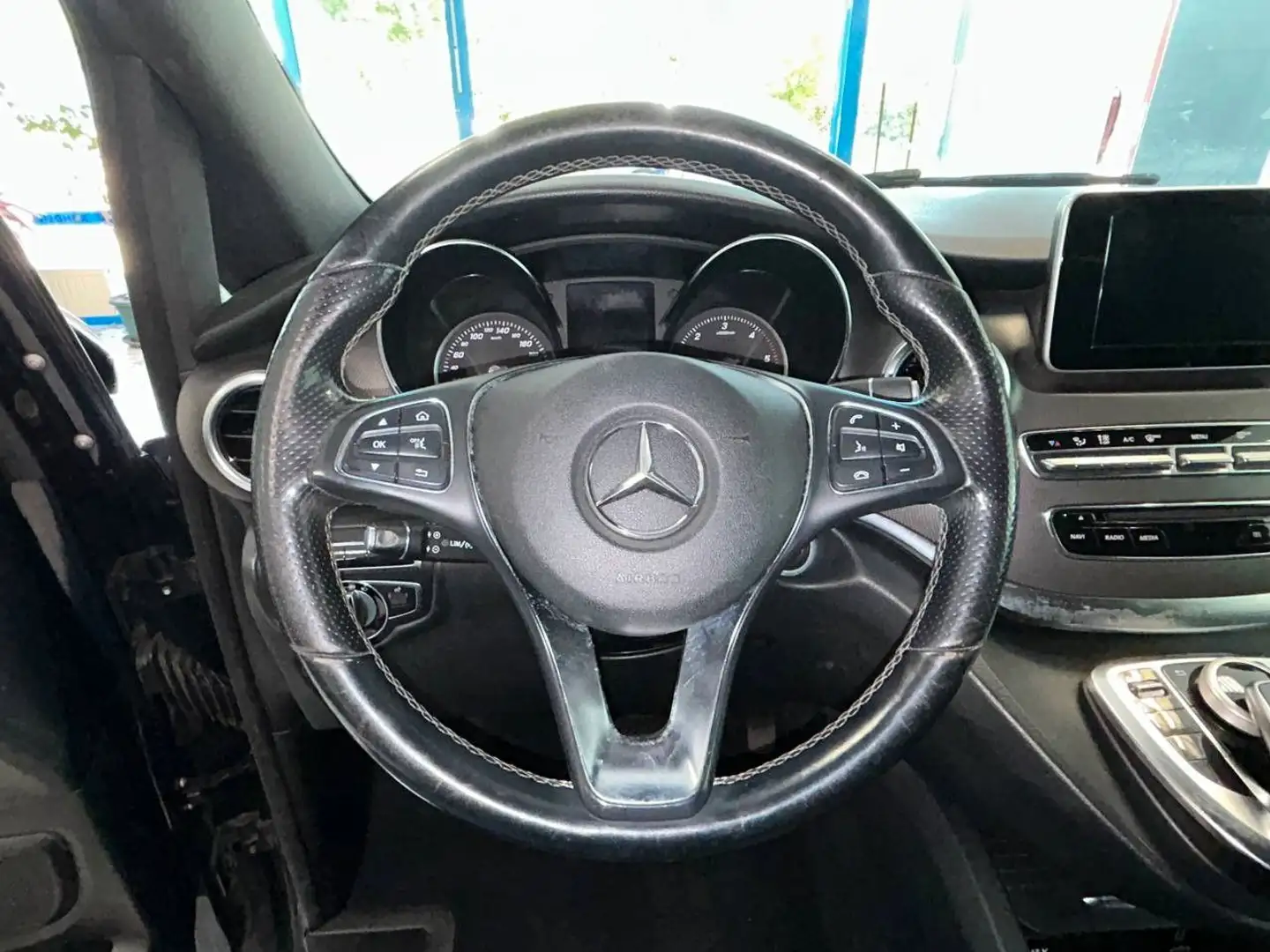 Vehicle image, number 11