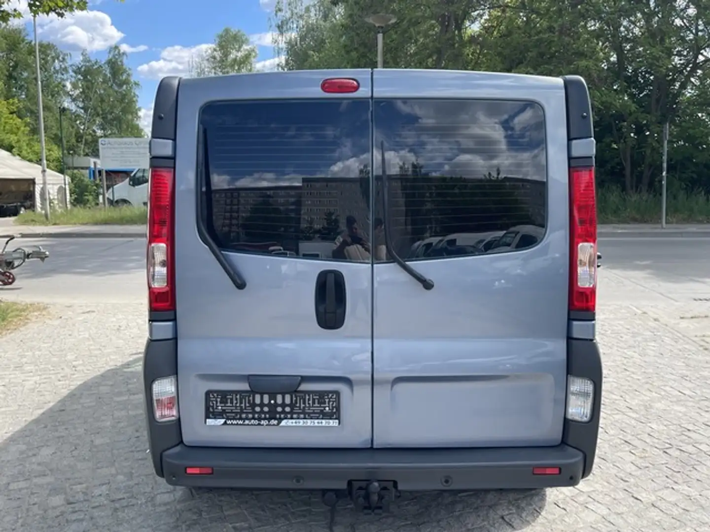 Vehicle image, number 6