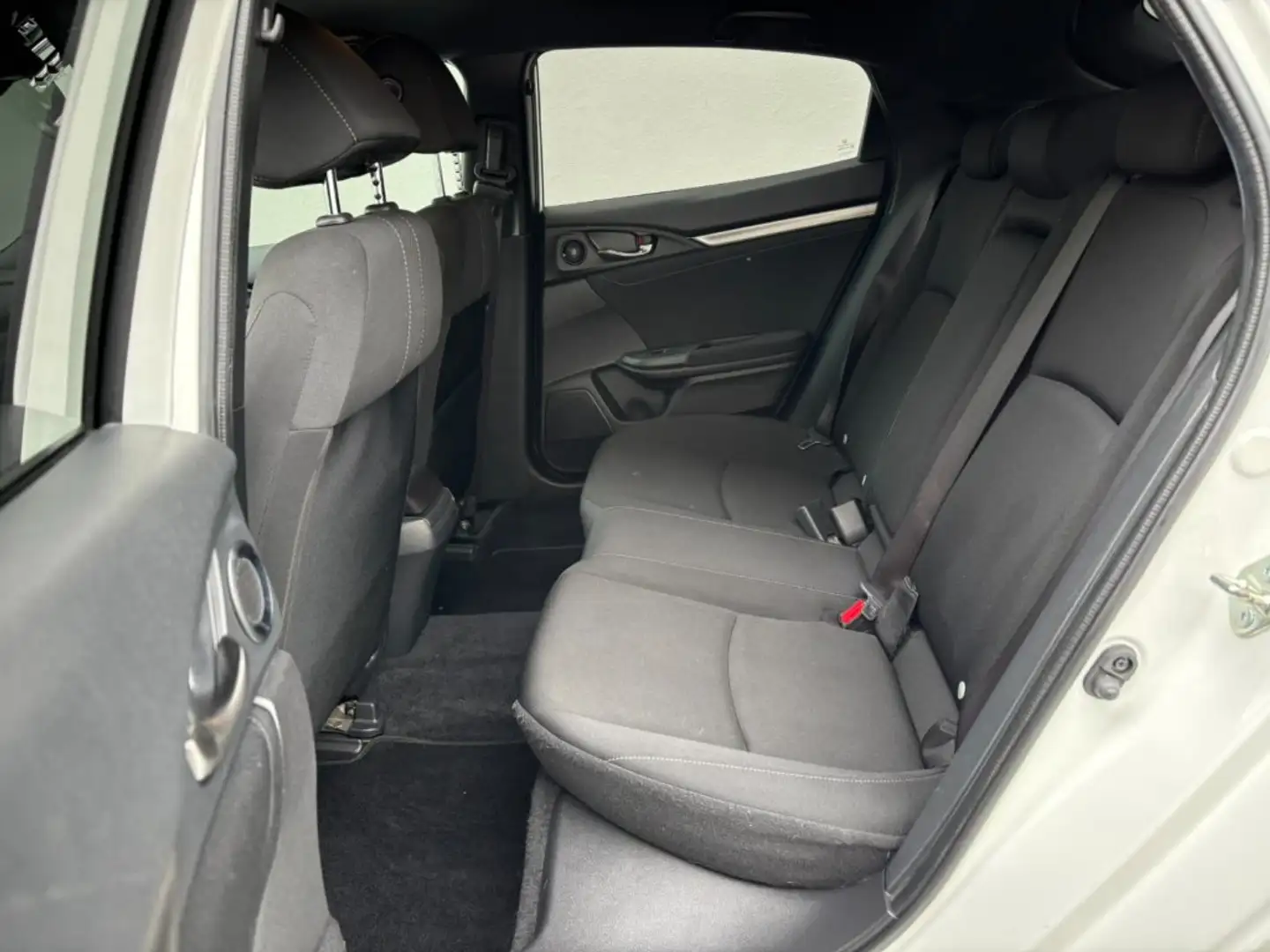 Vehicle image, number 9