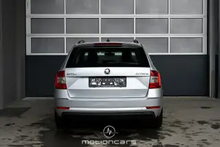 Vehicle image thumbnail, number 4
