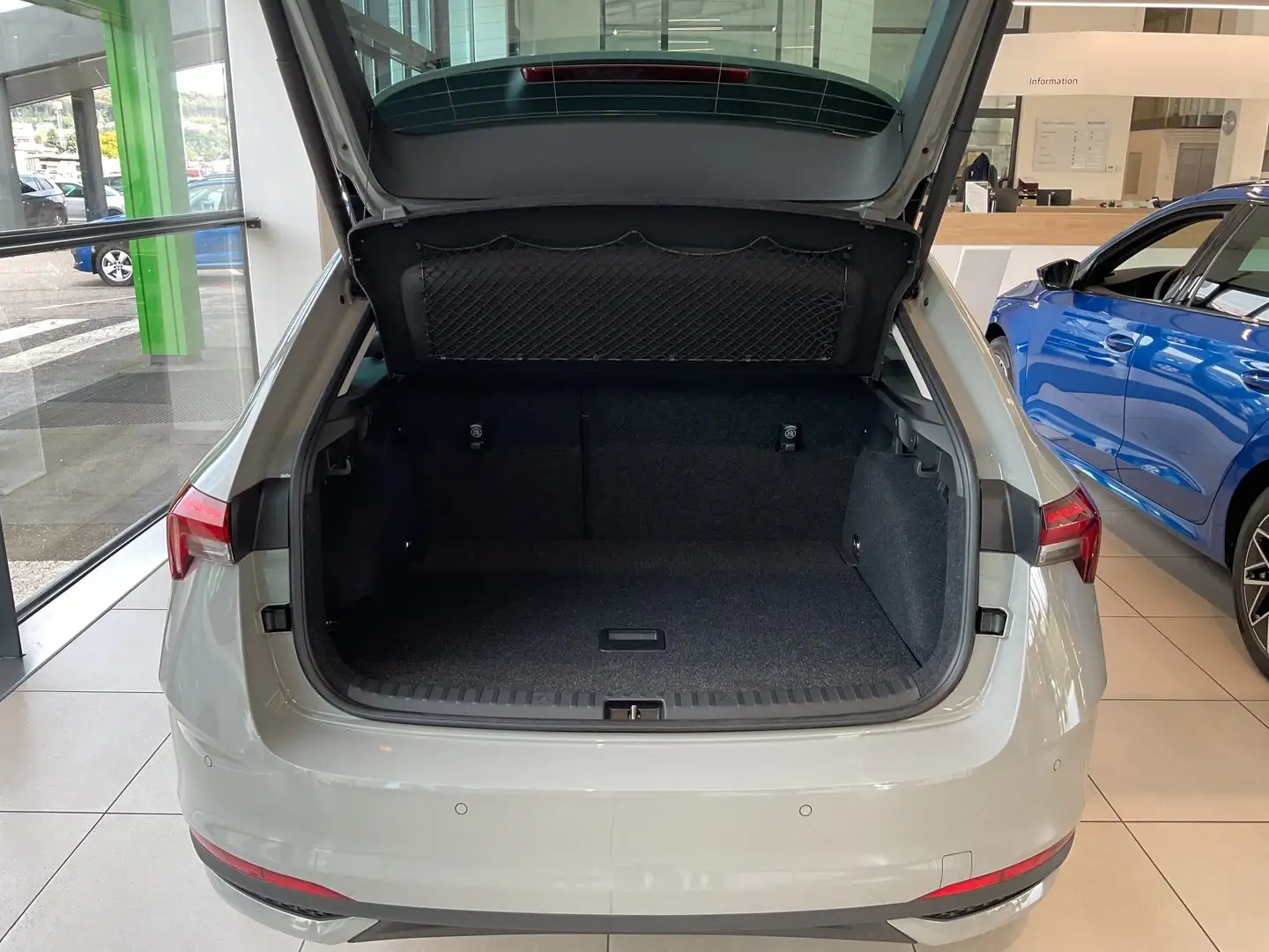 Vehicle image, number 4