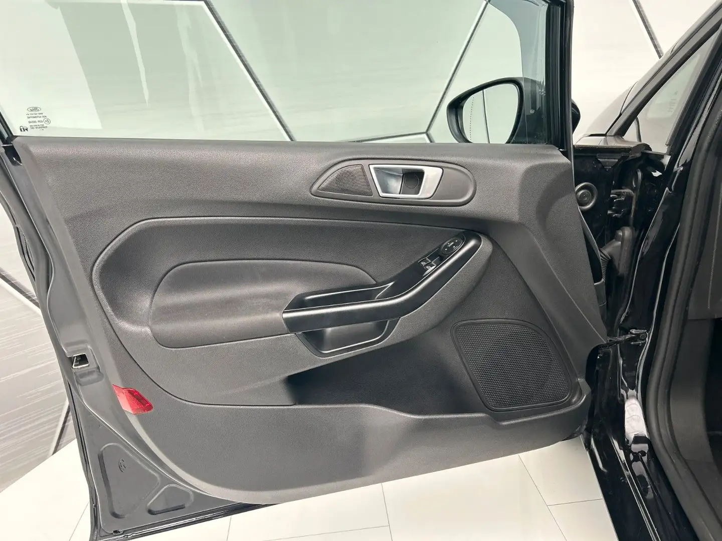 Vehicle image, number 12