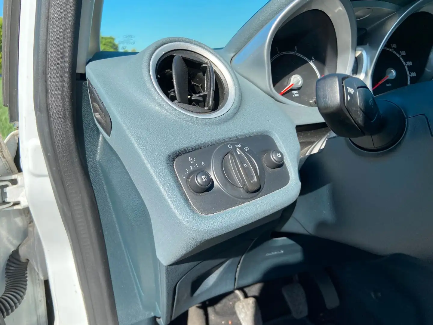 Vehicle image, number 14