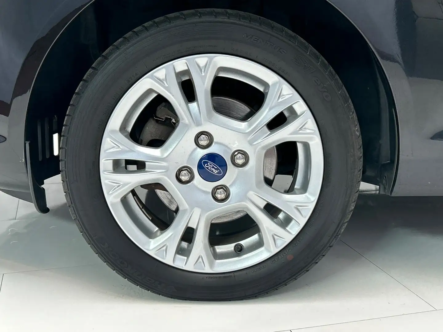 Vehicle image, number 9