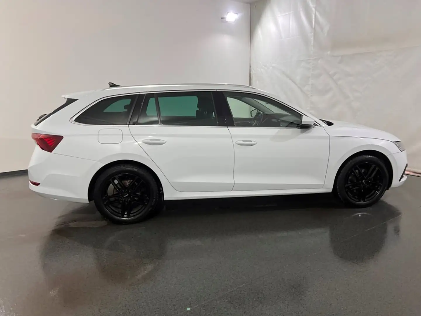 Vehicle image, number 5