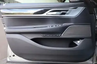 Vehicle image thumbnail, number 8