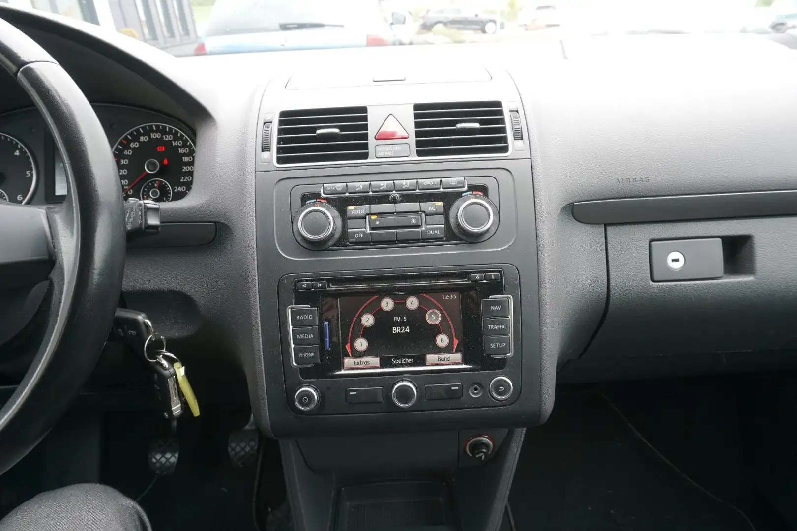 Vehicle image, number 17