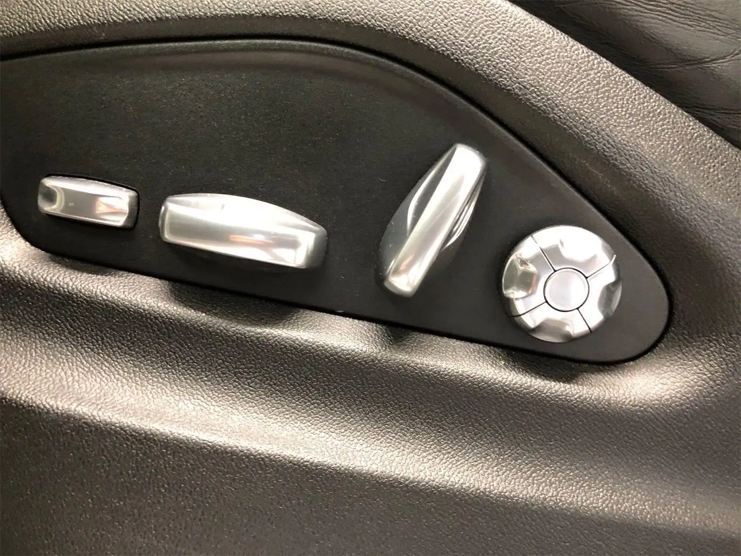 Vehicle image, number 6