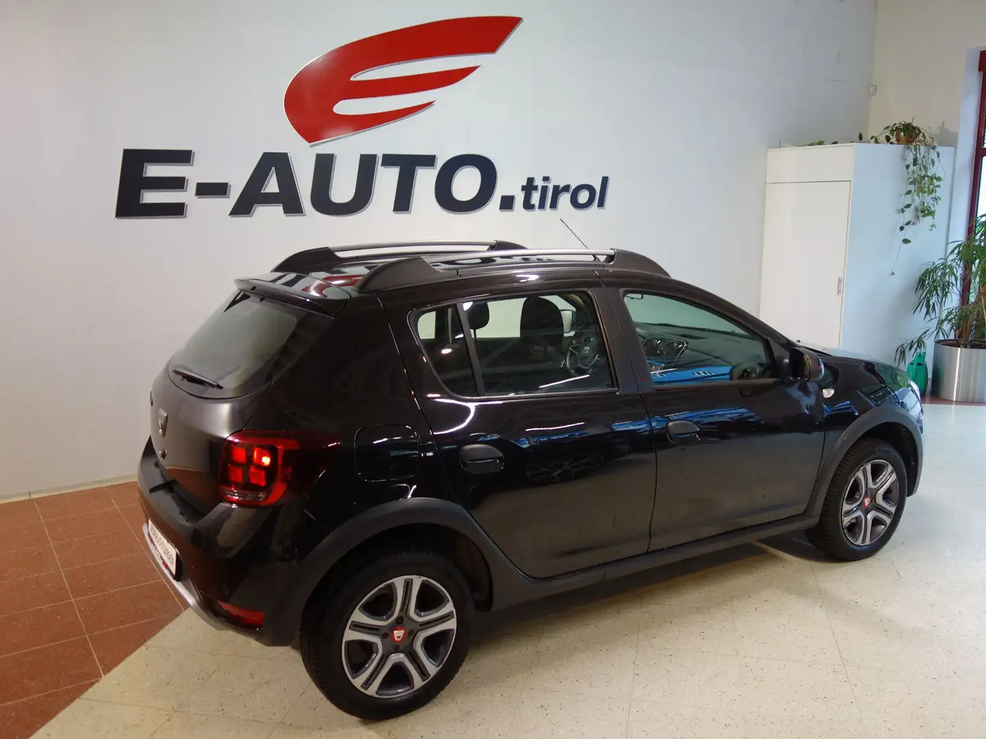 Vehicle image, number 8