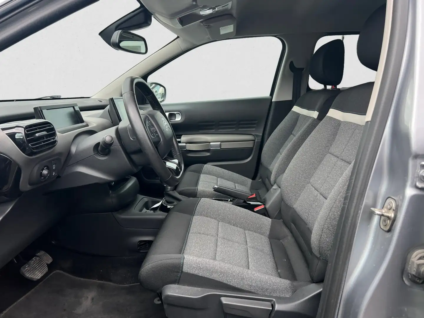 Vehicle image, number 9