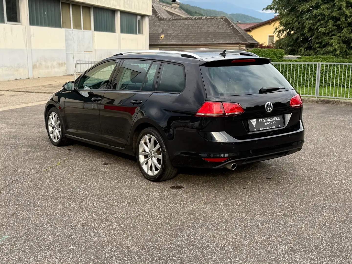 Vehicle image, number 6