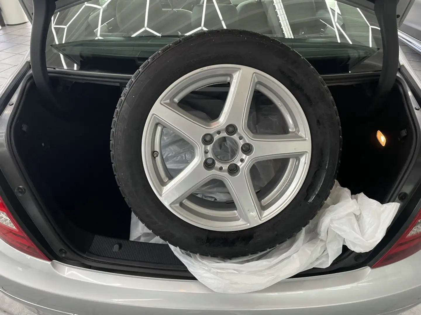 Vehicle image, number 3