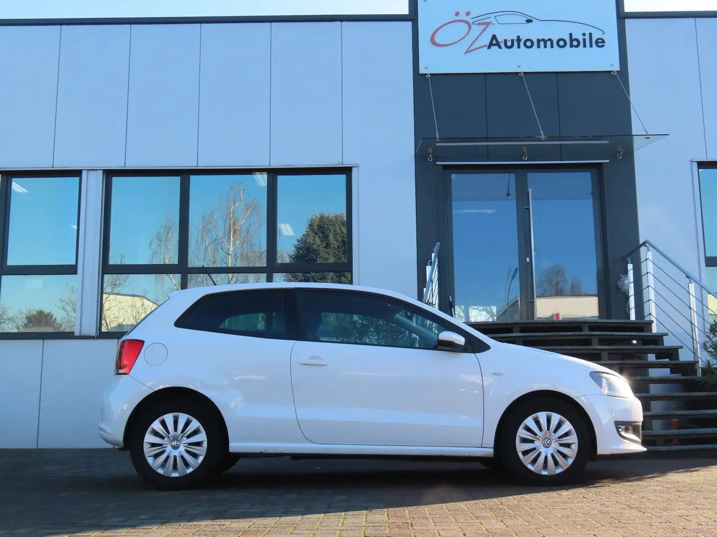 Vehicle image, number 8