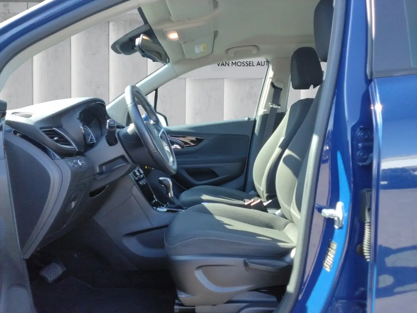 Vehicle image, number 8