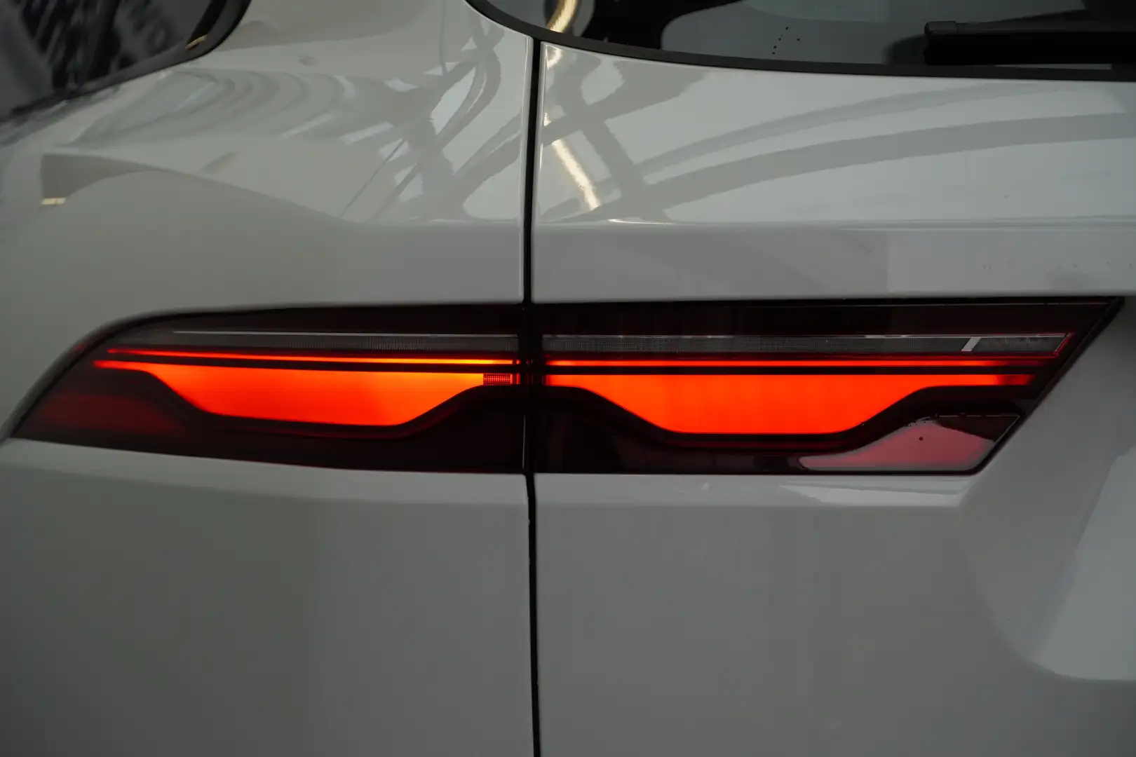 Vehicle image, number 12