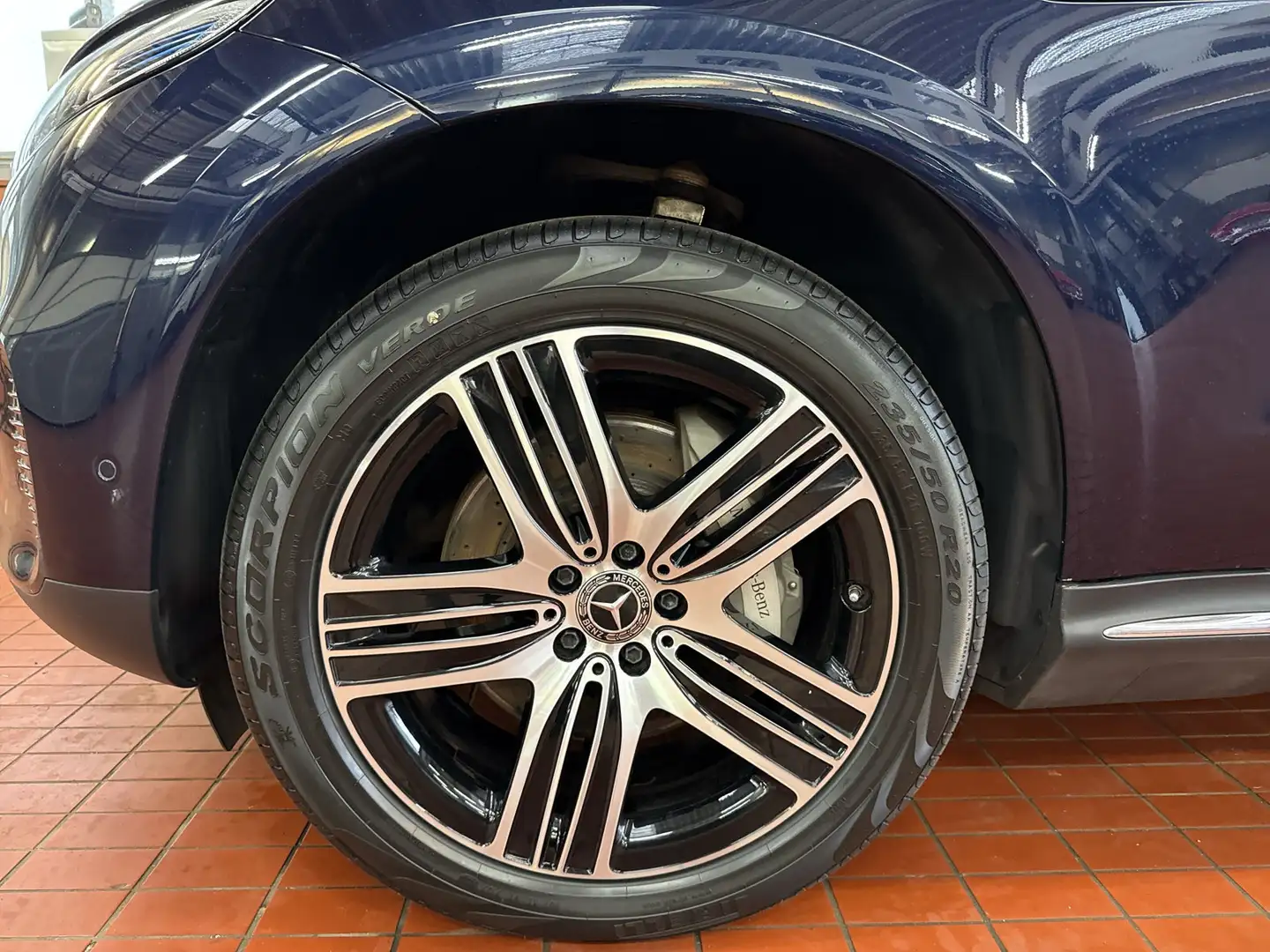 Vehicle image, number 12
