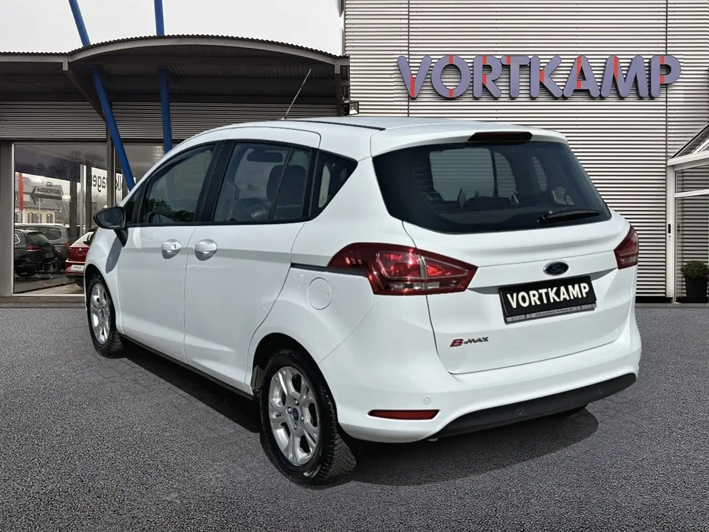 Vehicle image, number 8