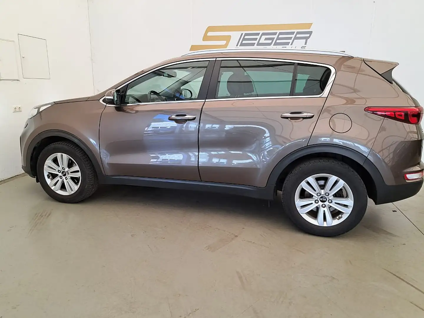 Vehicle image, number 5