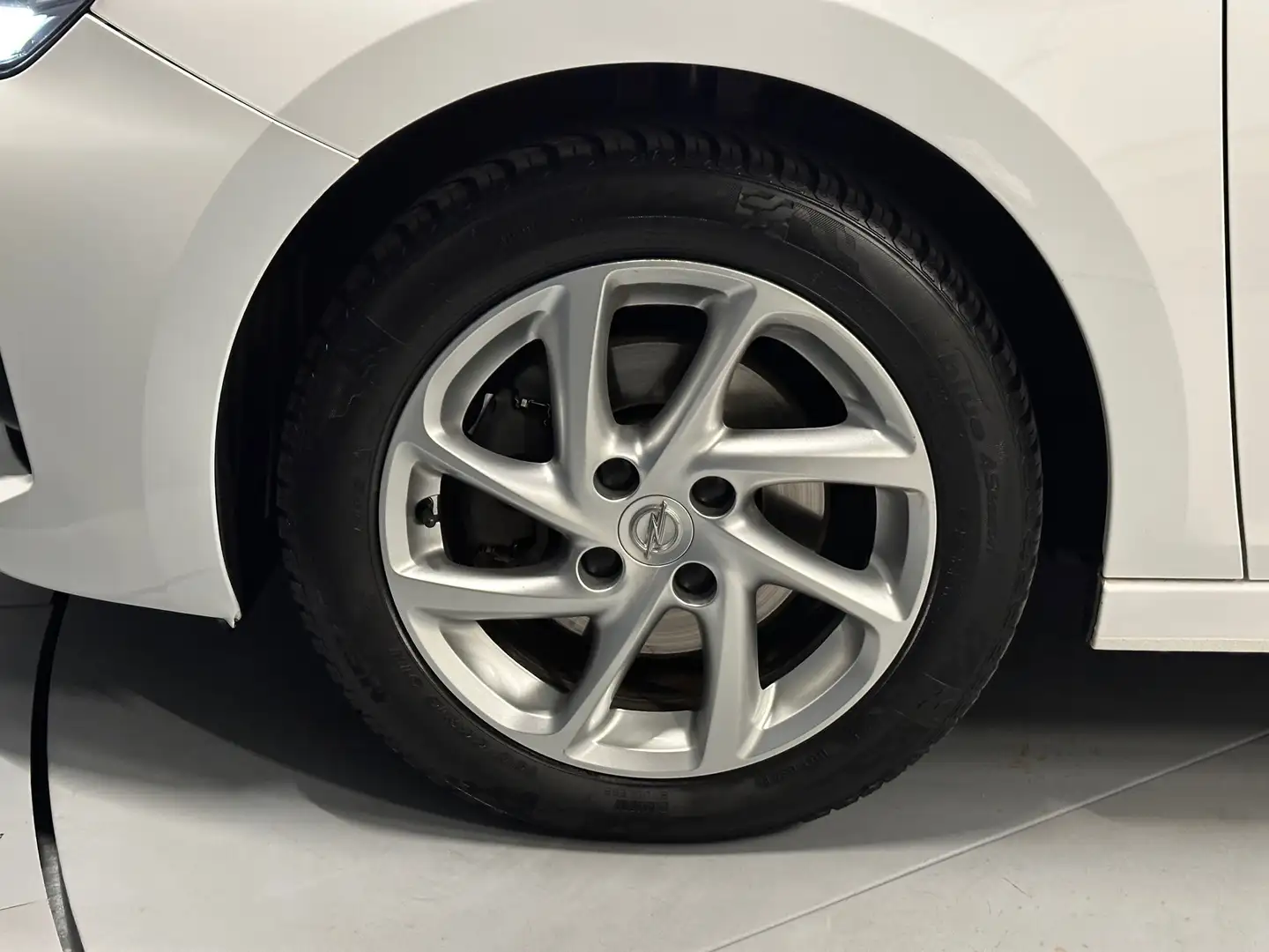 Vehicle image, number 9