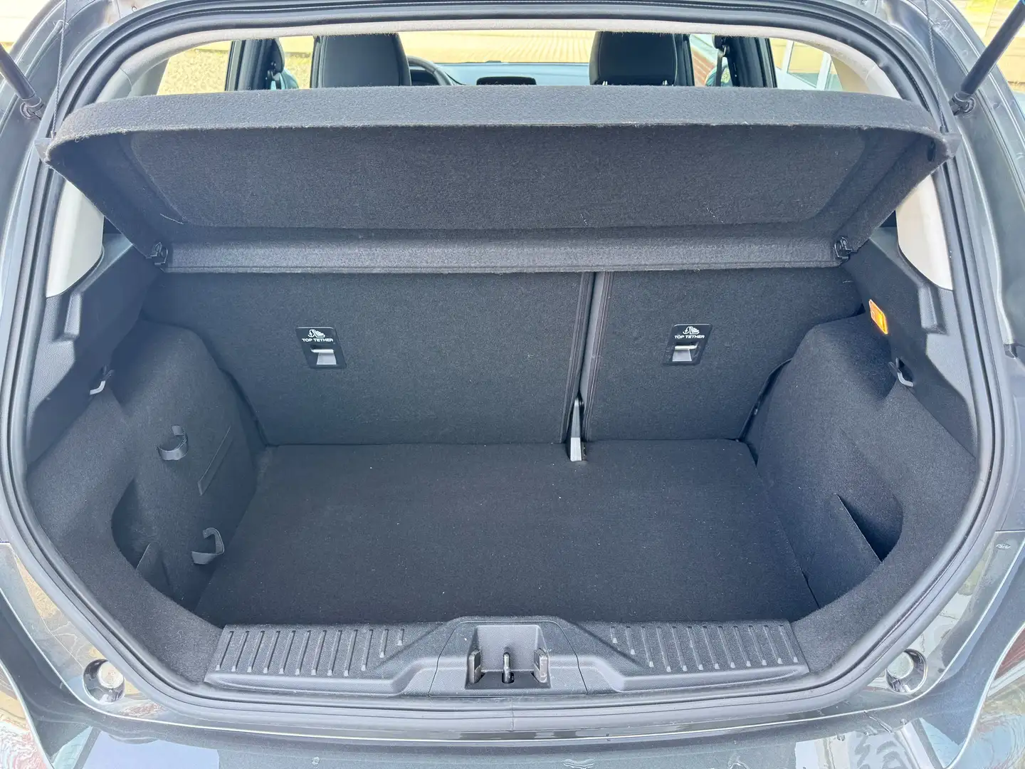 Vehicle image, number 6