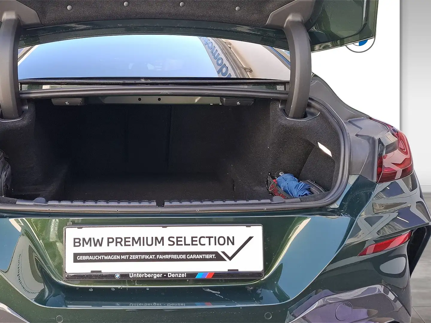 Vehicle image, number 12