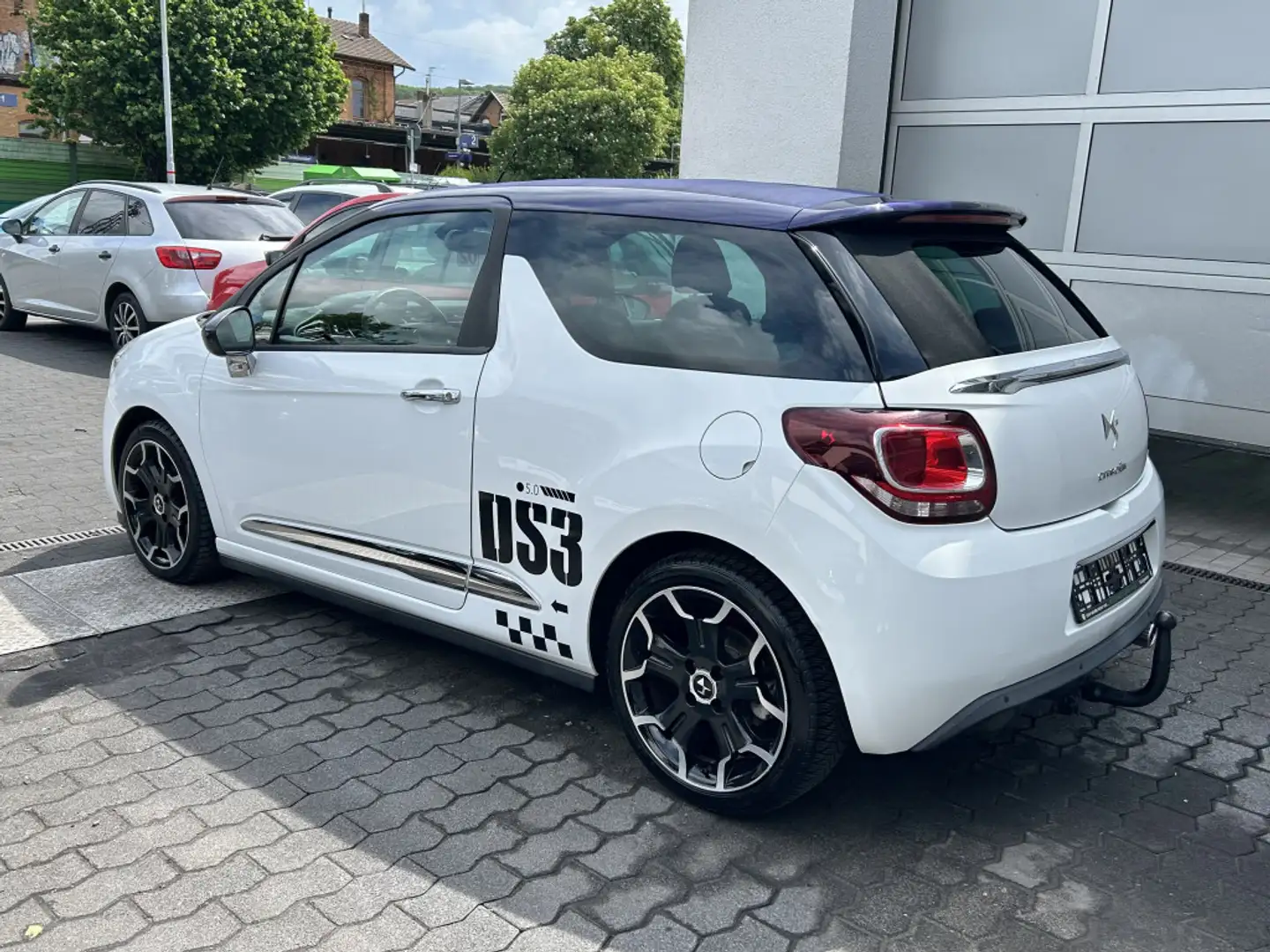 Vehicle image, number 4