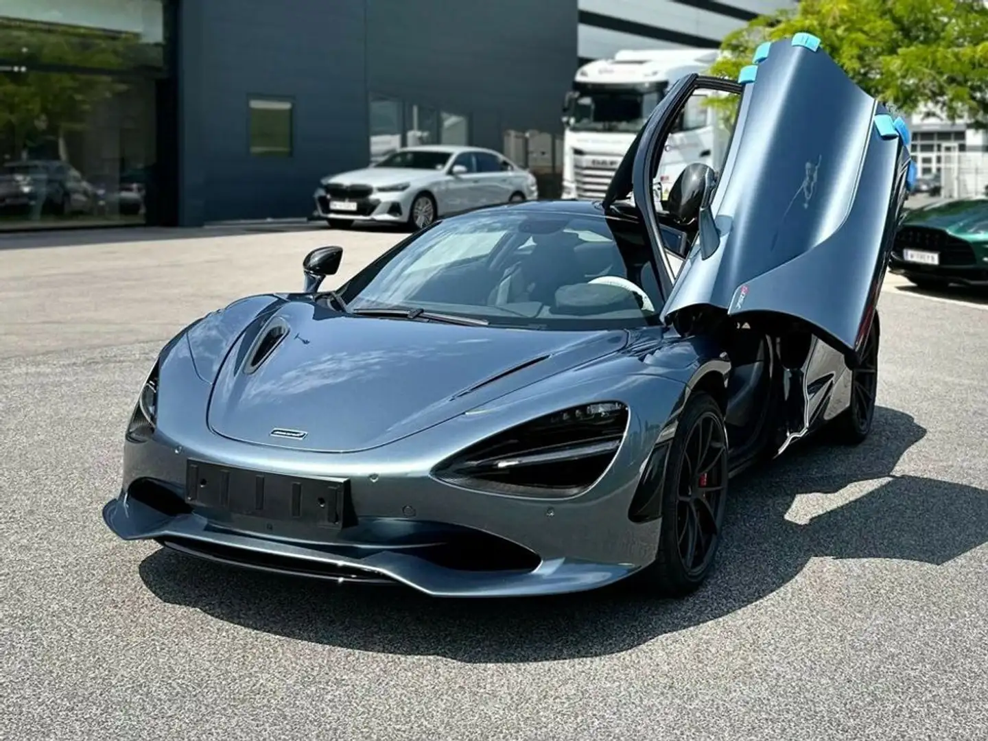 Vehicle image, number 4