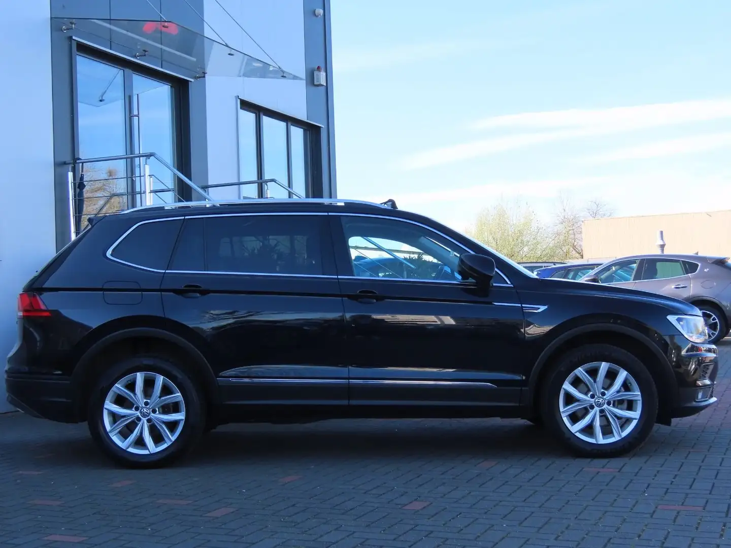 Vehicle image, number 8