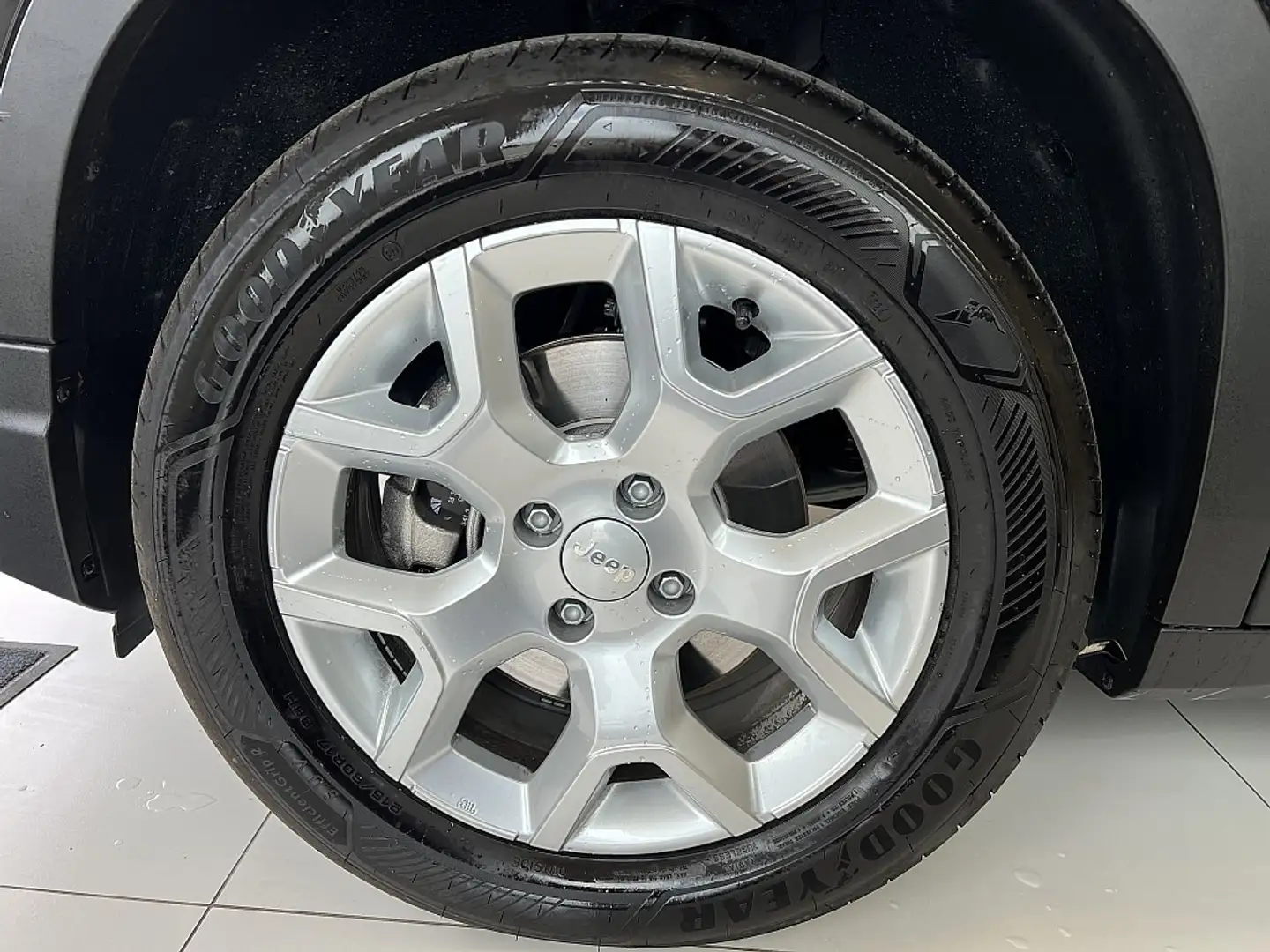 Vehicle image, number 6