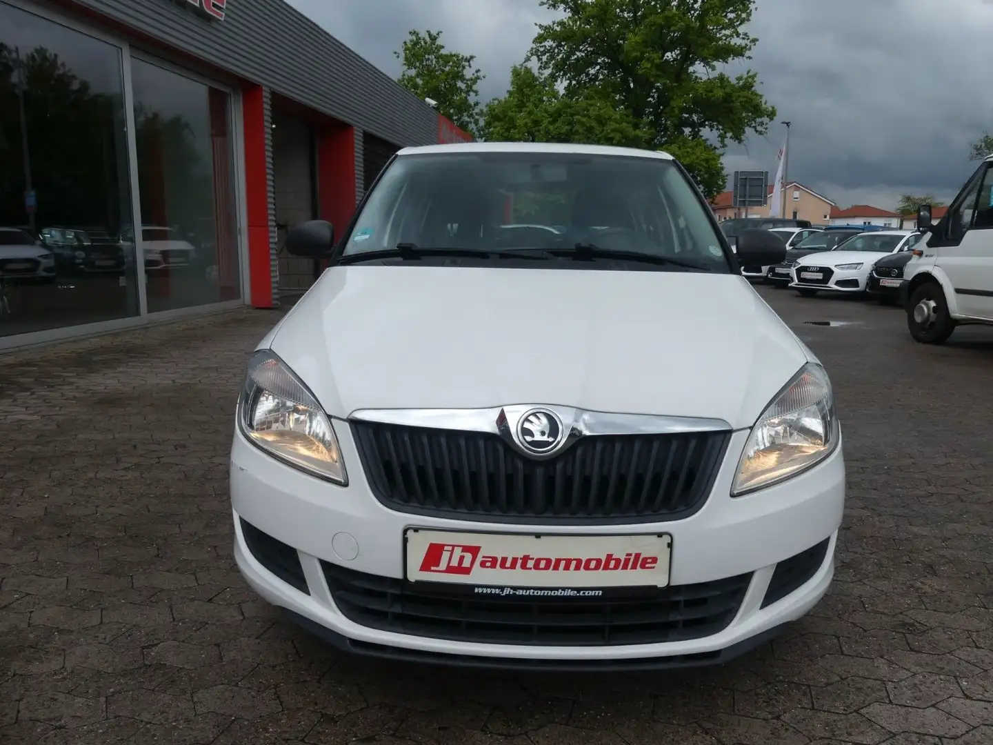 Vehicle image, number 9