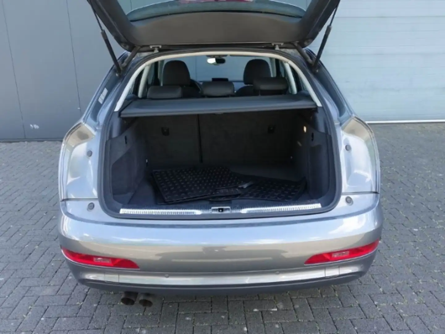 Vehicle image, number 11