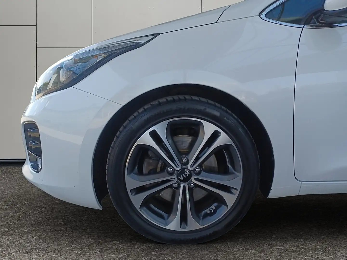 Vehicle image, number 6