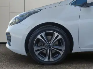 Vehicle image thumbnail, number 6