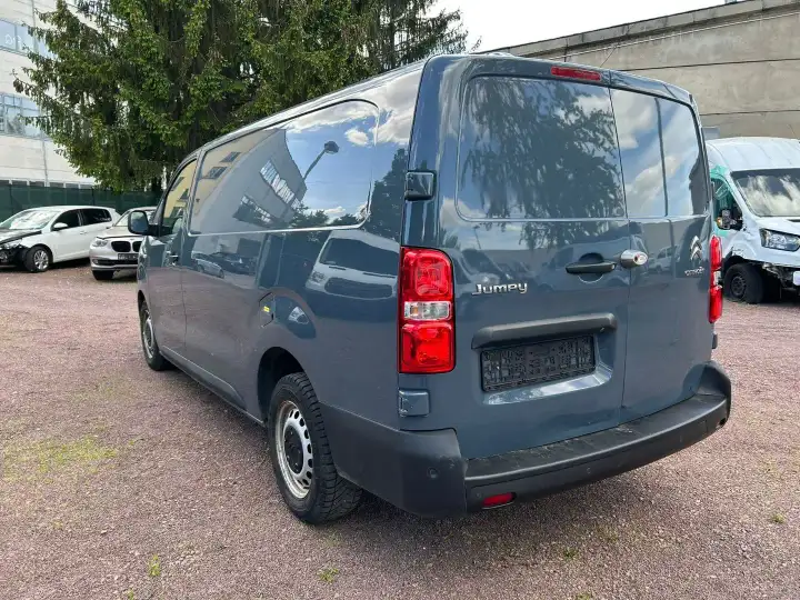 Additional image of the vehicle