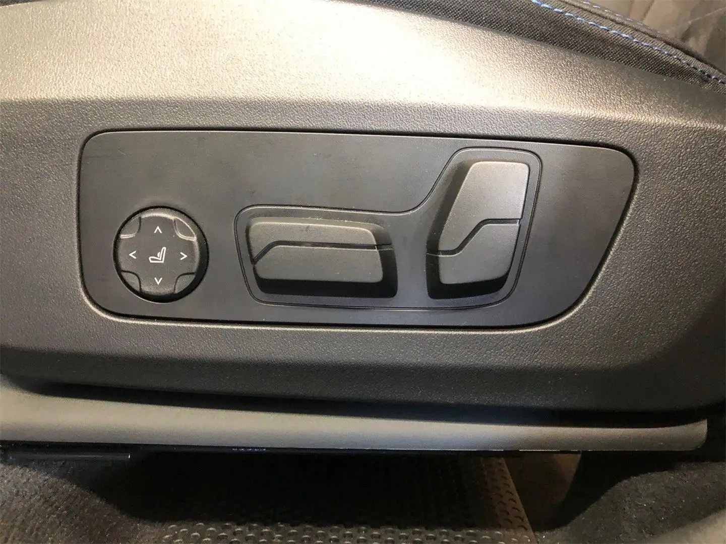 Vehicle image, number 6