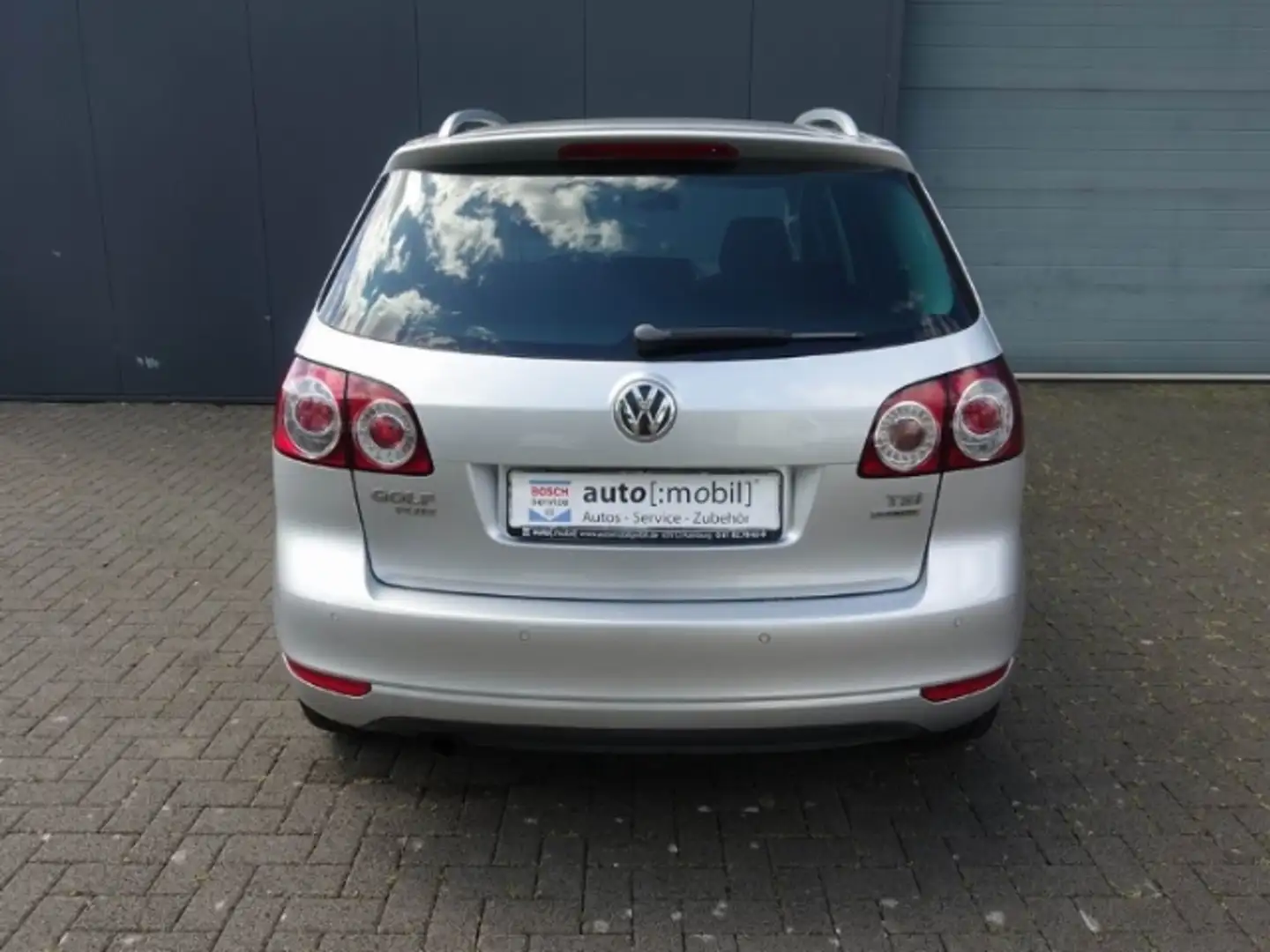 Vehicle image, number 10