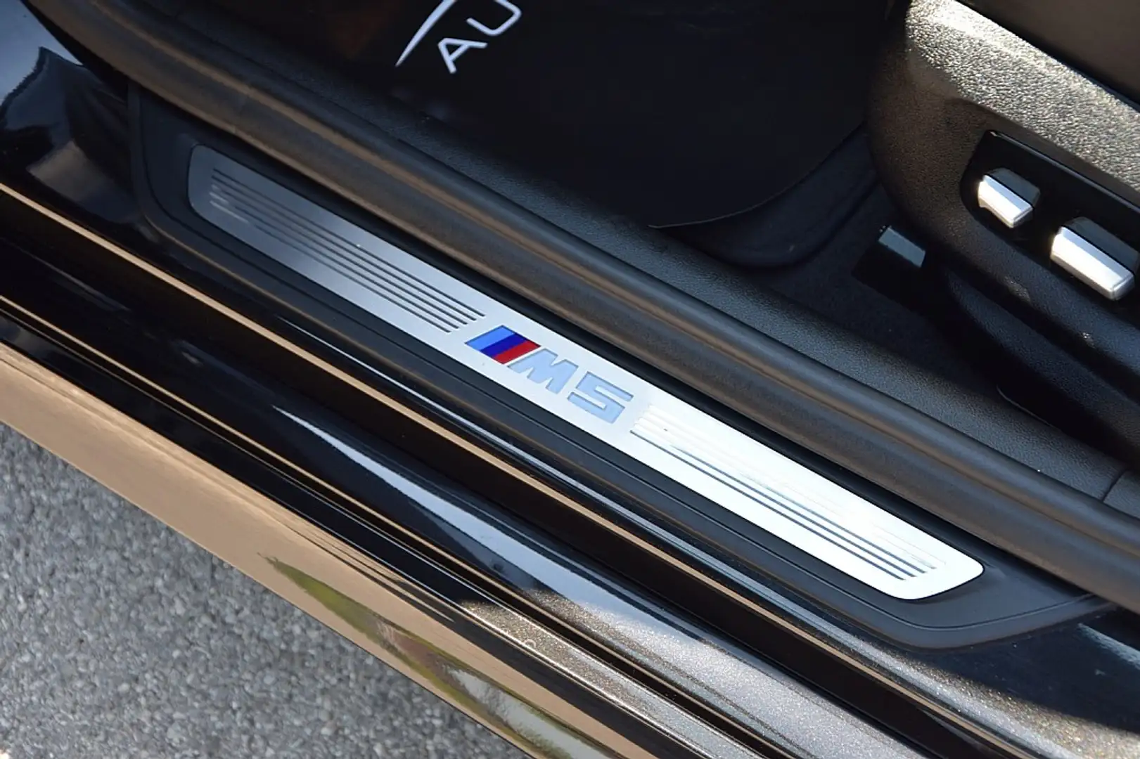 Vehicle image, number 16