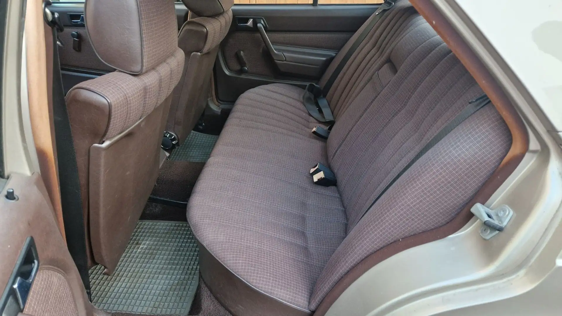 Vehicle image, number 8