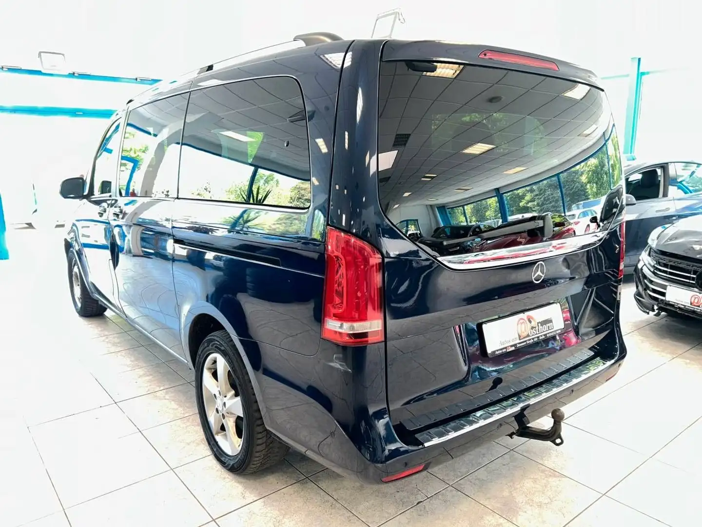 Vehicle image, number 6