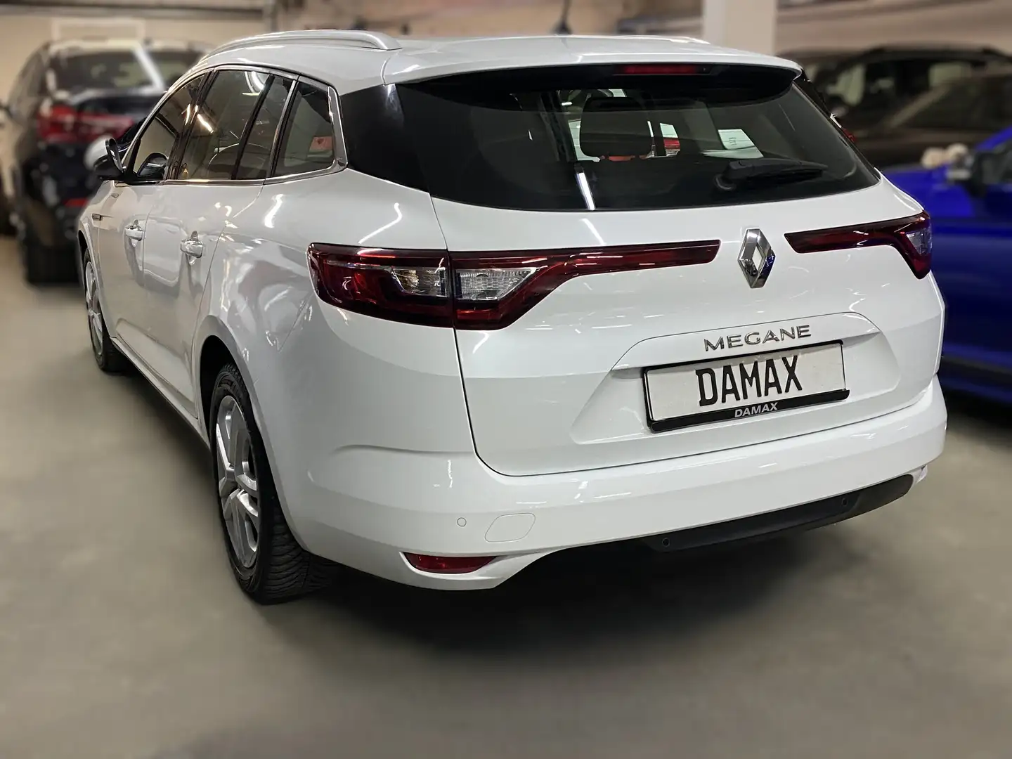 Vehicle image, number 4